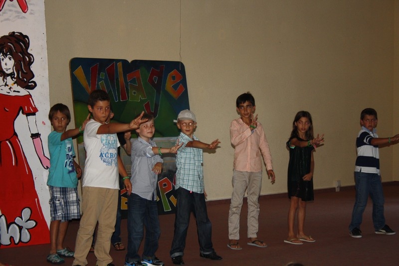 Village Camps International Summer Camp Leysin, Switzerland 2026-08-15 https://www.villagecamps.com/journals_admin/images/701-21-prom night (12).jpg